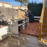 Kuqueta, Holiday home