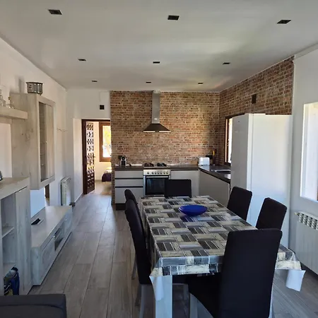 Kuqueta, פלטחה ד'ארו